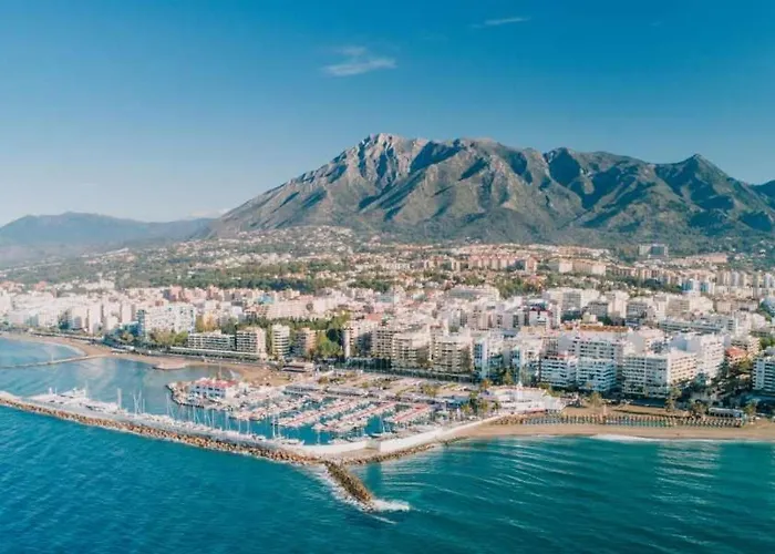 Superhosts إِستيبونا